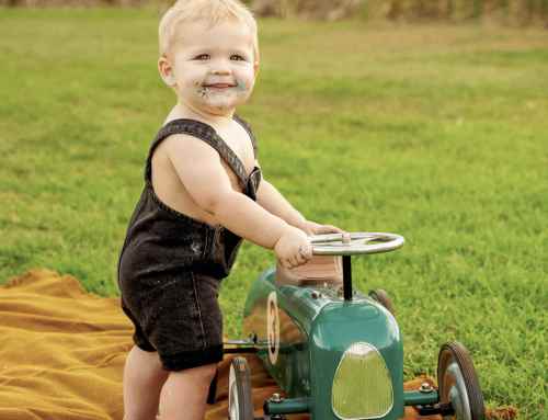 Levi´s 1st birthday cake smash at Kings Lake in Tom Price, WA, Pilbara